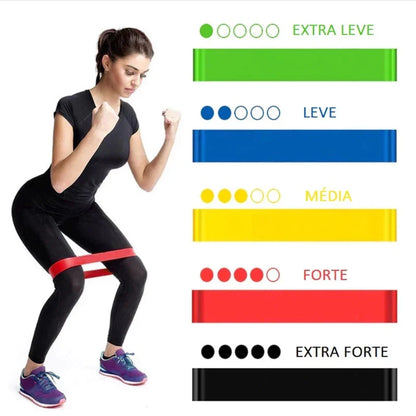 Elástico mini band em exercício para pernas e glúteos